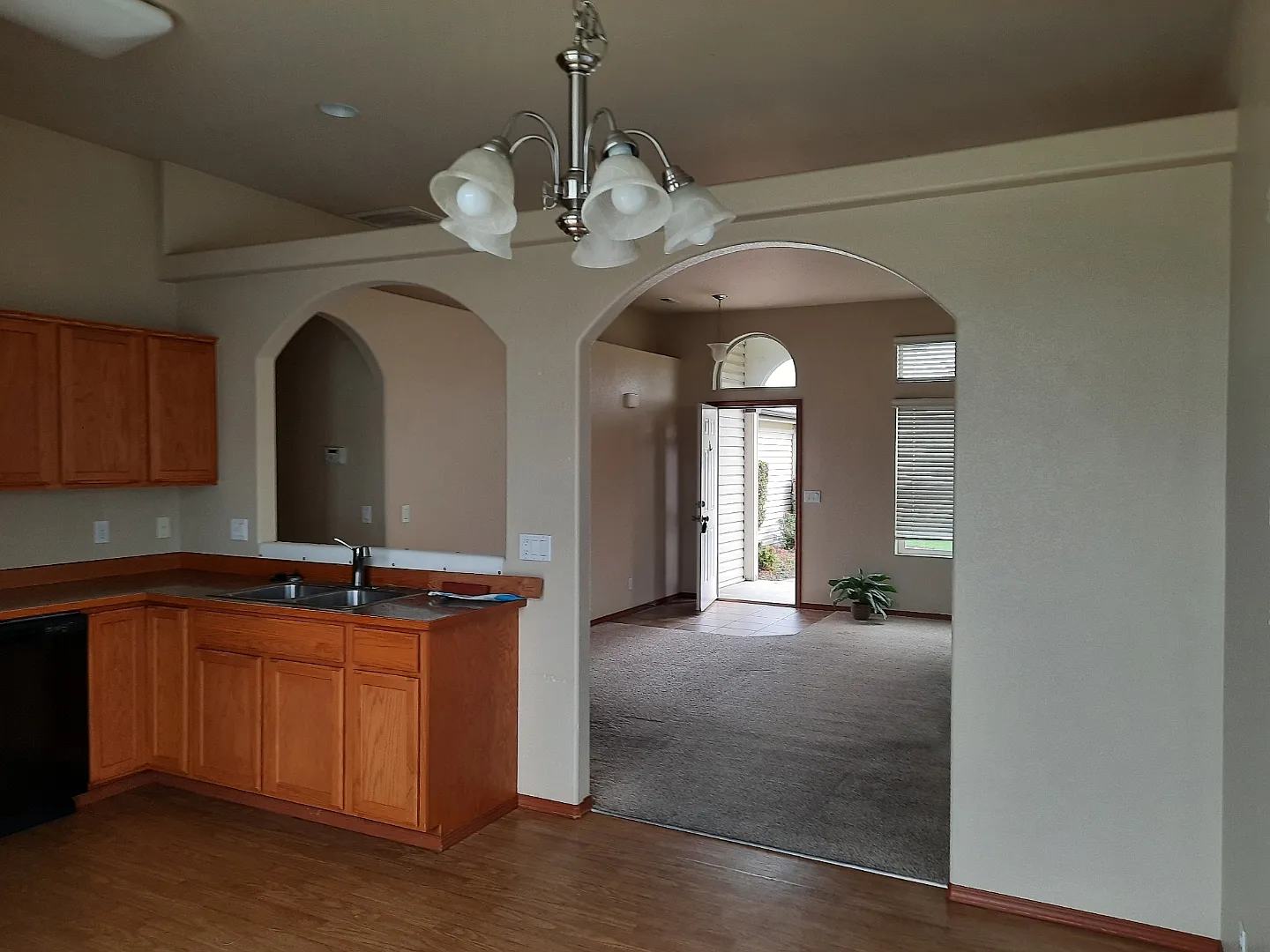 3 bed, 1378 sqft, $2,225 — Photo 2