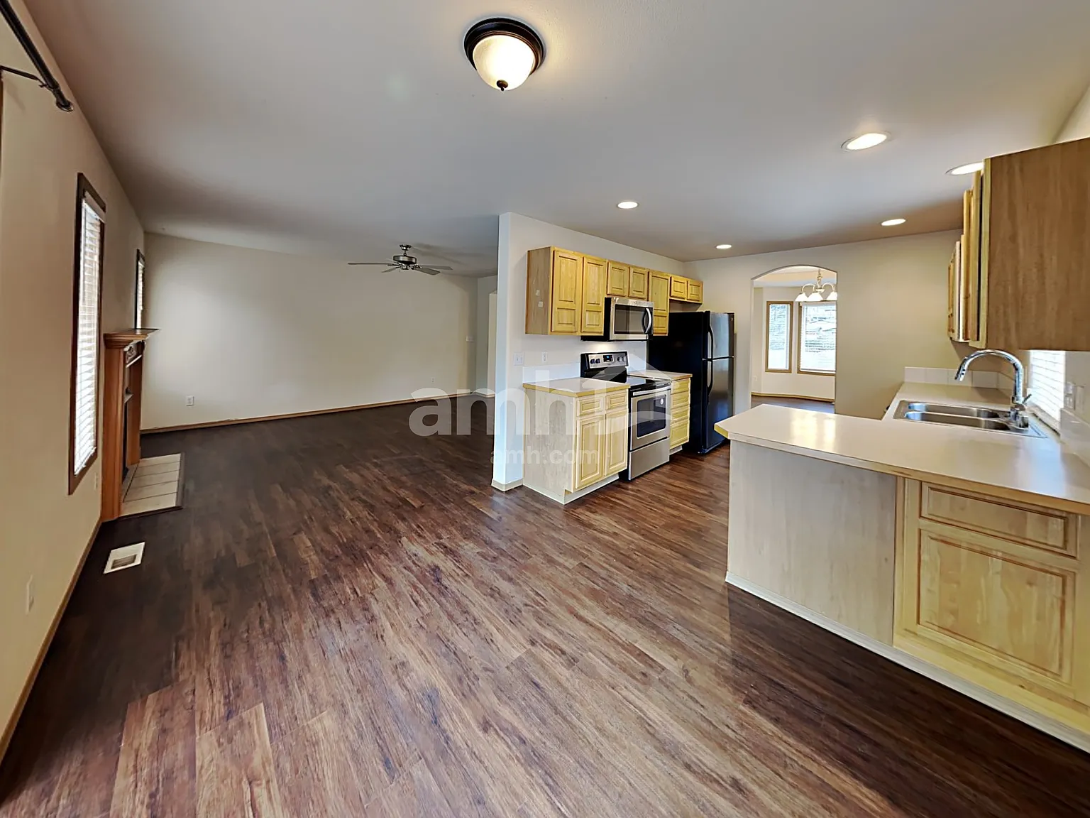 5 bed, 3.0 bath, 2436 sqft, $3,360 — Photo 4