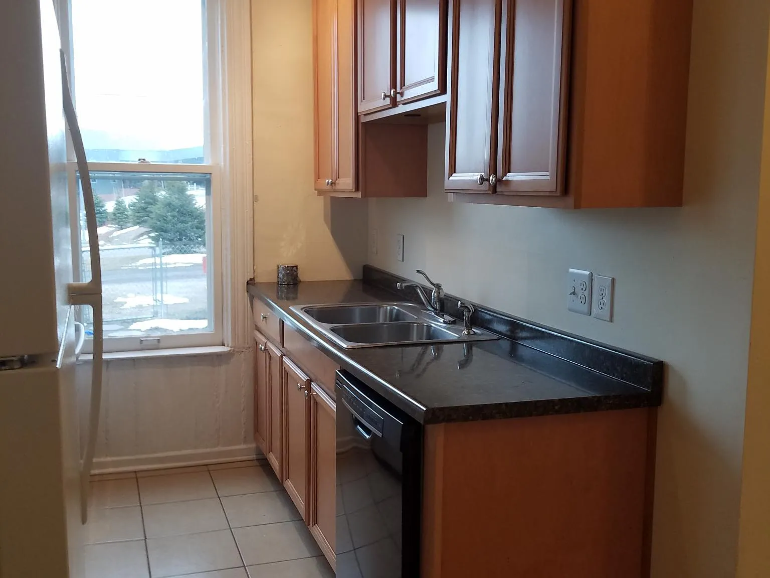 2 bed, 1000 sqft, $1,550 — Photo 3