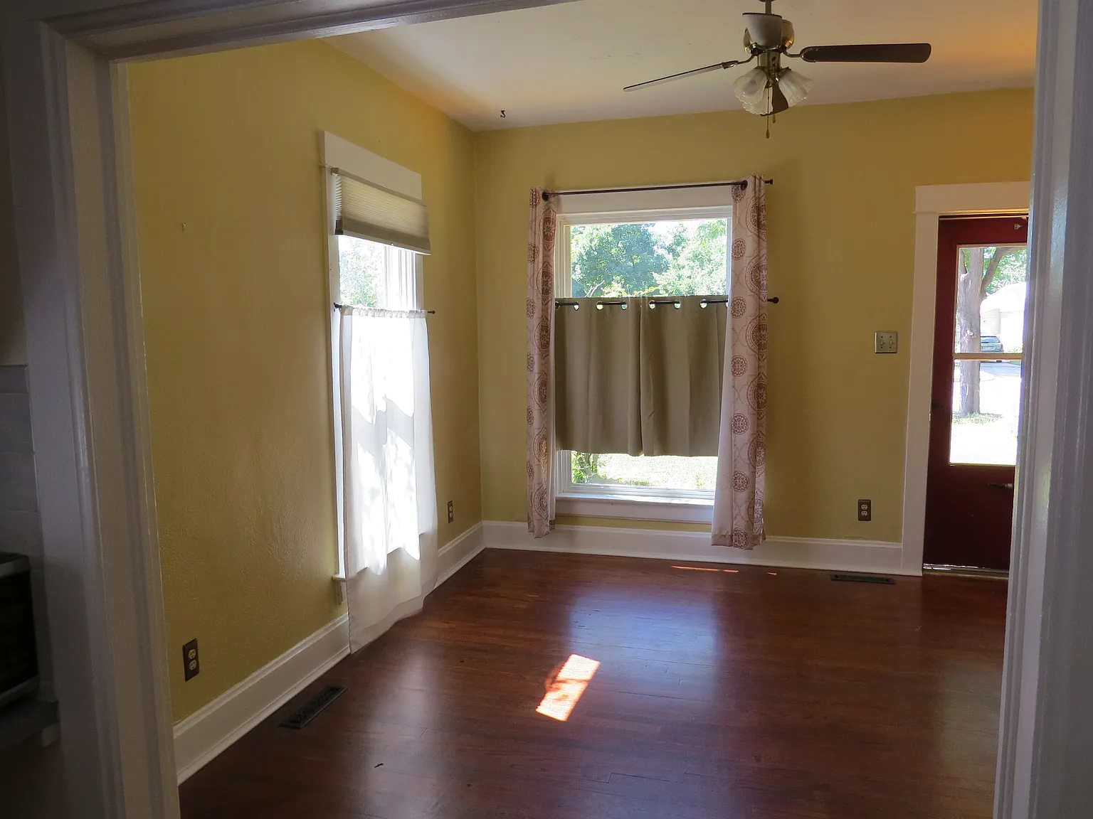 1 bed, 775 sqft, $2,300 — Photo 4