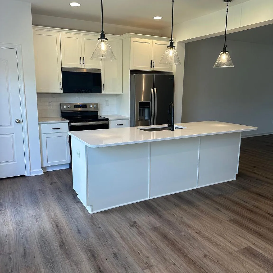 3 bed, 2.5 bath, 1617 sqft, $2,200 — Photo 3