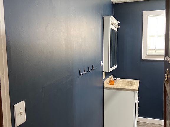 5th image of 210 SW Jackson St