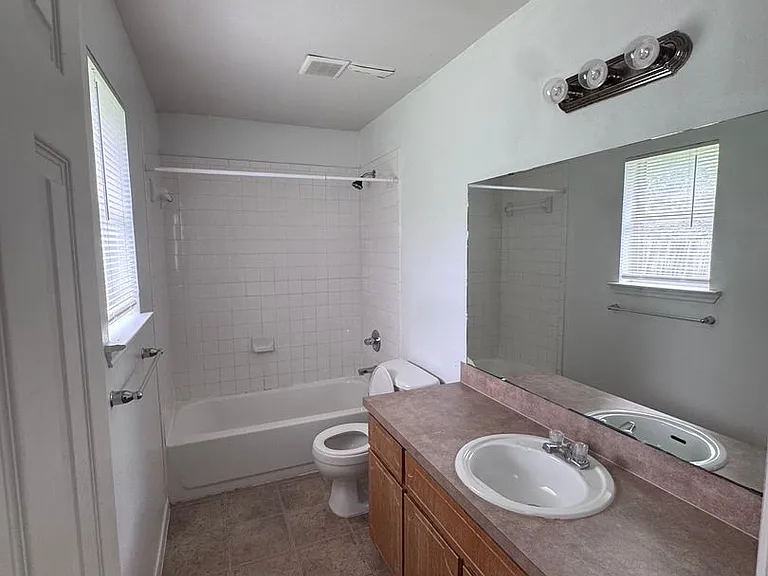 1430 Shoshoni Trl — Photo 29