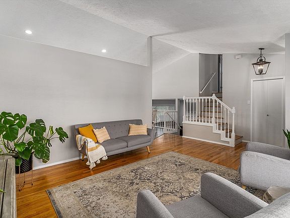 4th image of 6006 S Julia Ct