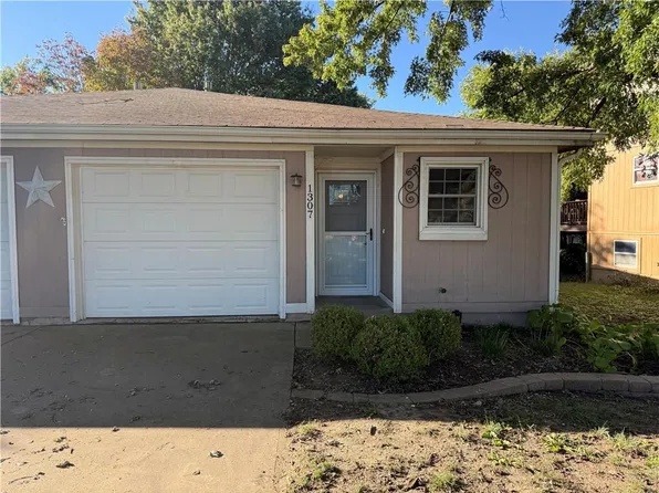 1307 N Ridge Pkwy, Olathe, KS 66061