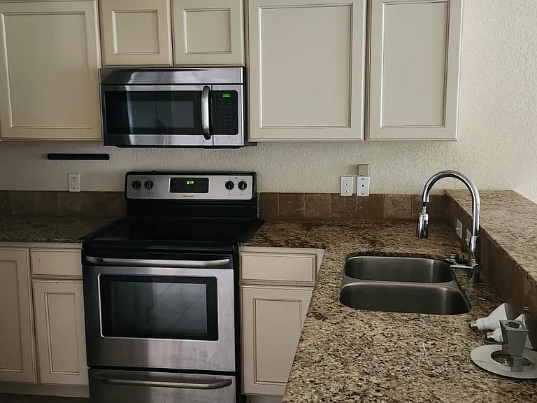 848 Oakwood Ct — Photo 21