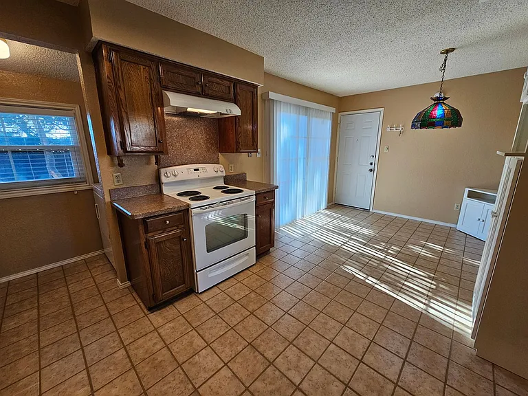 400 Hallmark Dr — Photo 13