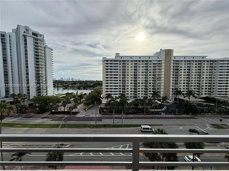5555 Collins Ave #9V — Photo 11