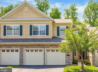 828 Creekview Dr, Blue Bell, PA 19422