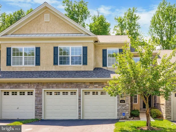 828 Creekview Dr, Blue Bell, PA 19422