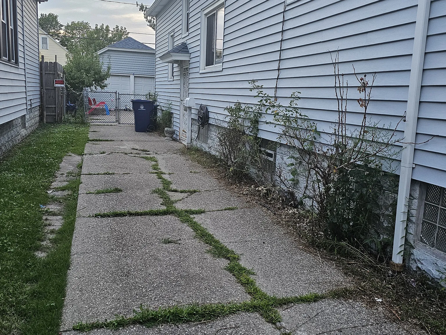 4 bed, 1900 sqft, $2,000 — Photo 2