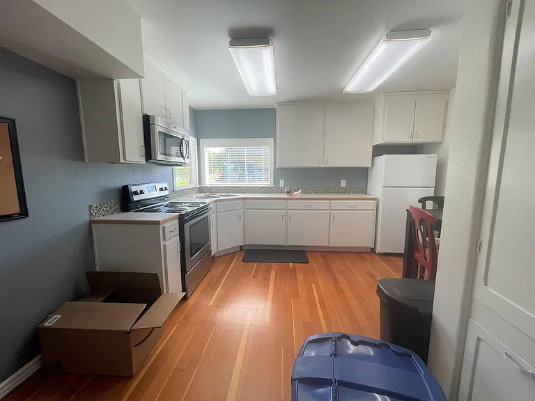 1225 N Main St — Photo 11