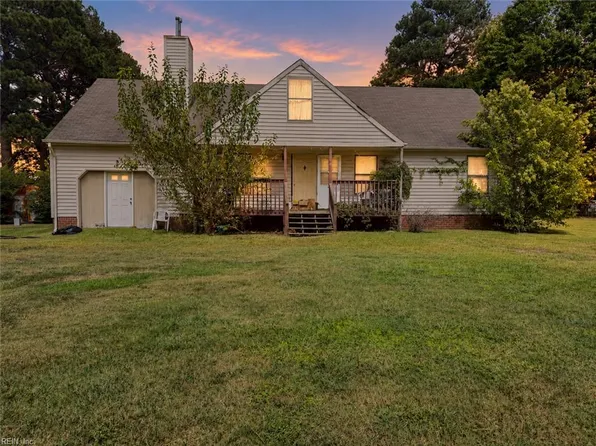 210 Oakwood Ave, Suffolk, VA 23434