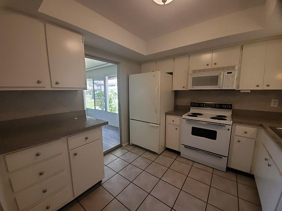 3rd image of 5445 Riverbluff Cir
