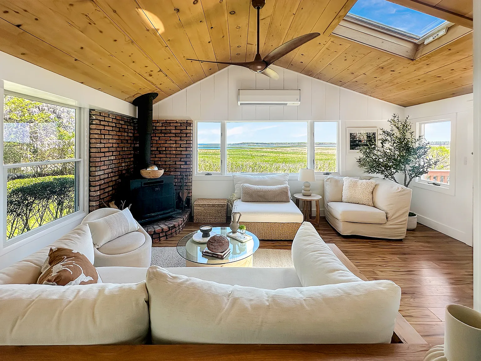 Waterfront 2 Bed 1 Bath Available July or Aug 15K — Photo 4