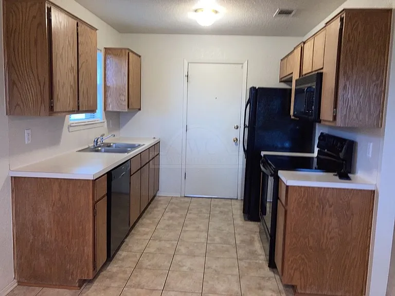621 Deloris Dr — Photo 5
