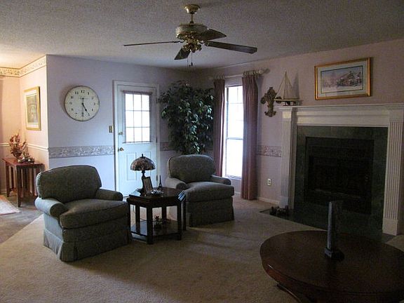 3rd image of 721 Cherry Dr
