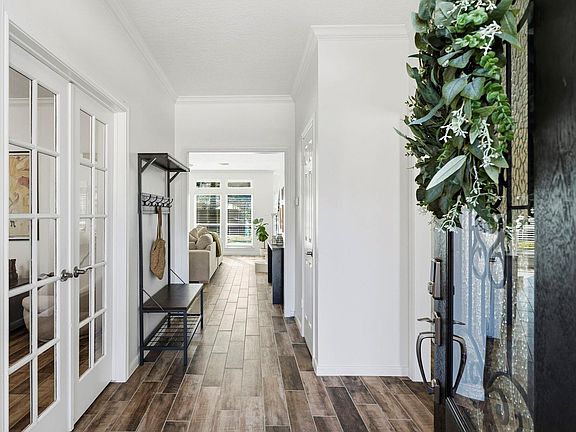 5th image of 134 Quiet Oak Cir