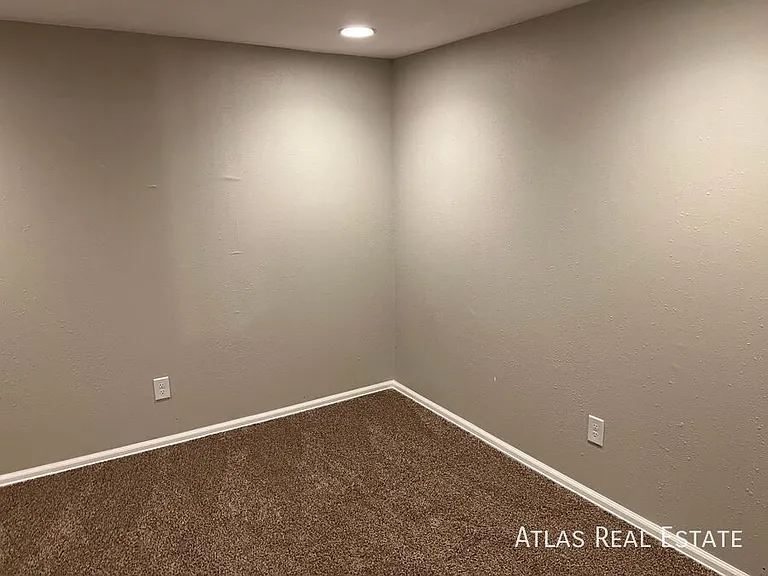 525 Kendall Ct — Photo 7