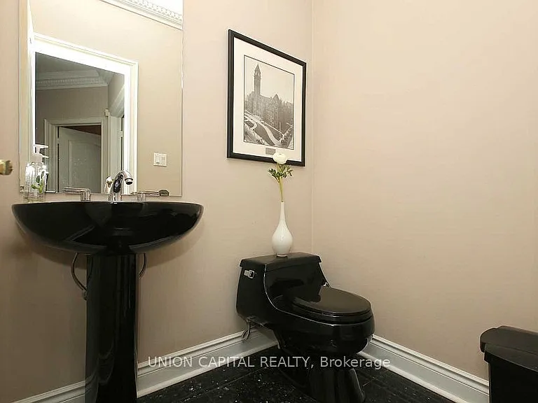 75 Langtry Pl — Photo 14