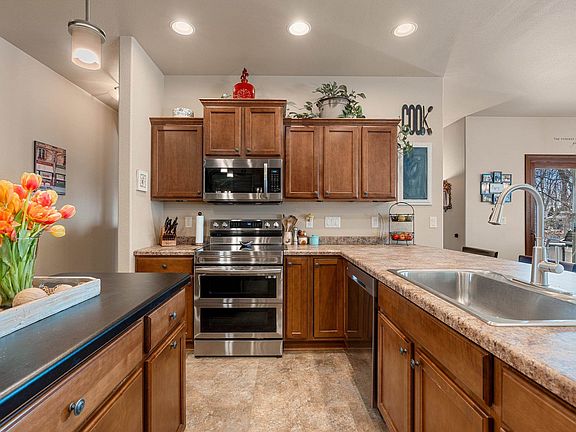 3rd image of 1055 Zacher Dr