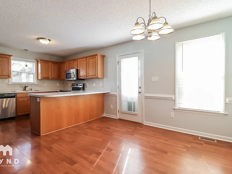928 Shannondale Dr — Photo 6