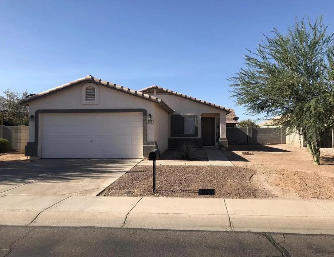 3 bed, 1400 sqft, $2,200 — Photo 1