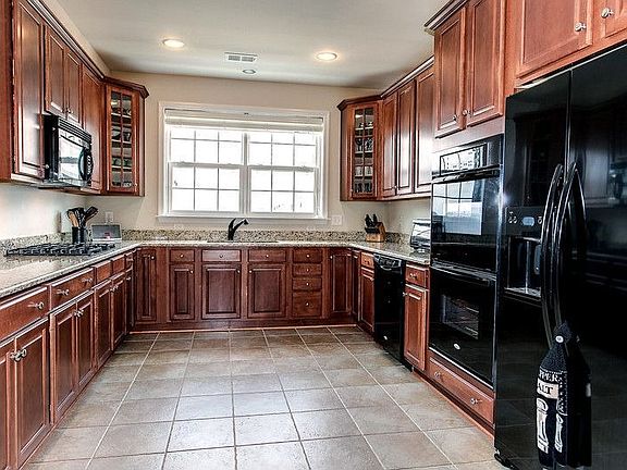 3rd image of 43664 McDowell Sq