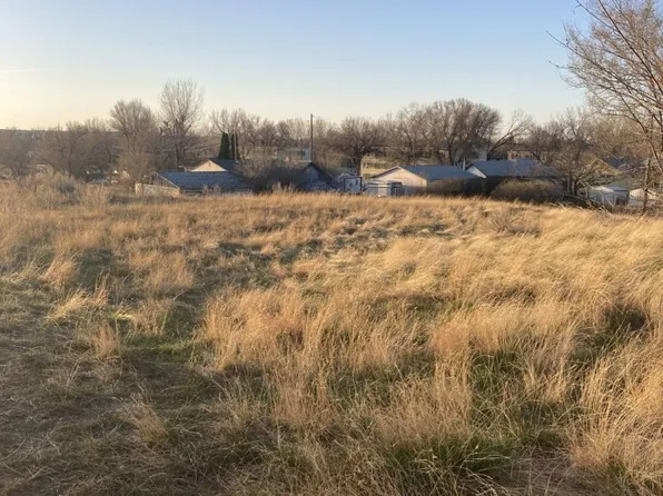 411 E Clark Ave, Glendive, MT 59330