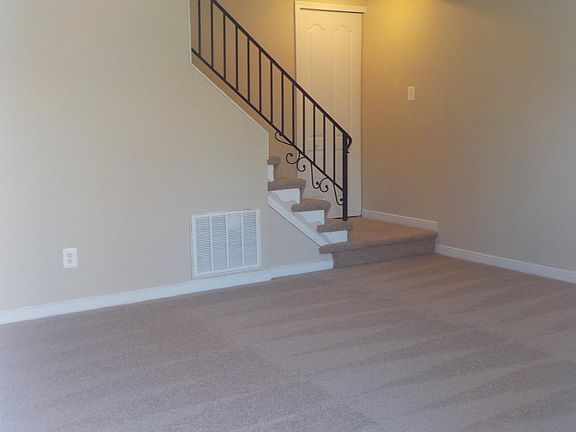 4th image of 400 Village Dr