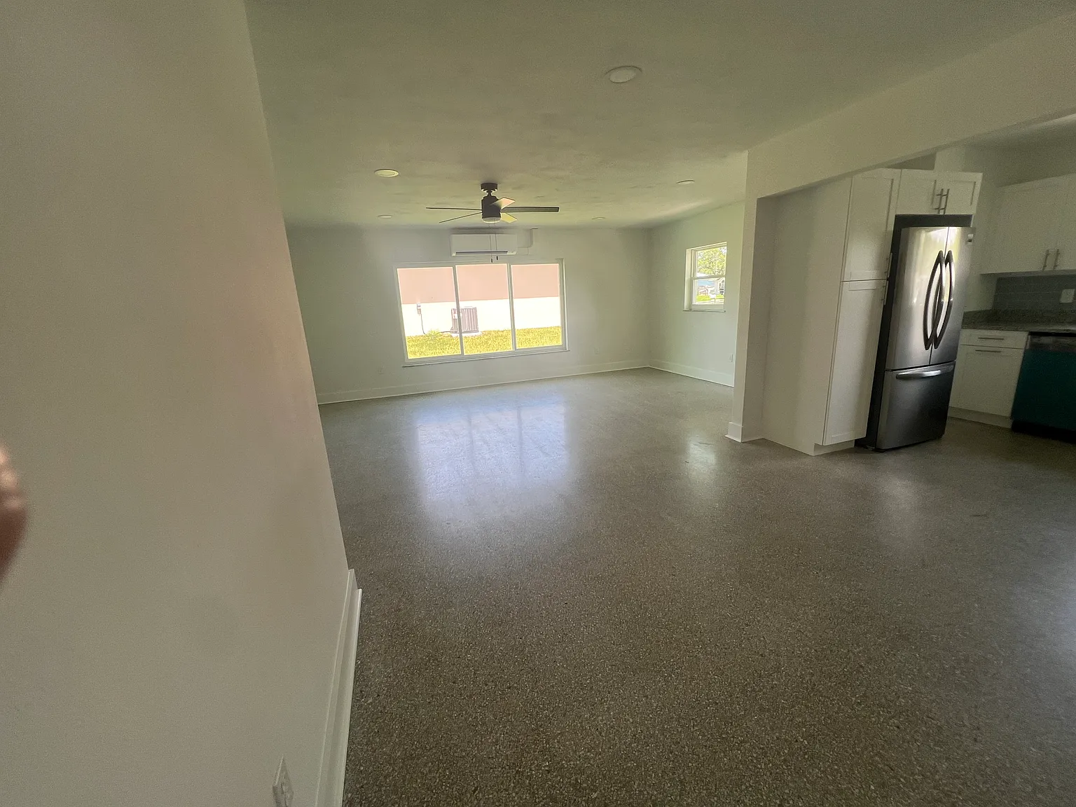 2 bed, 1140 sqft, $1,900 — Photo 3