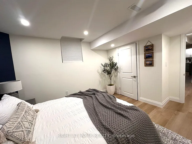 31 Swansea St #BASEMENT — Photo 12