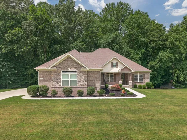 27 Windridge Dr, Fayetteville, TN 37334