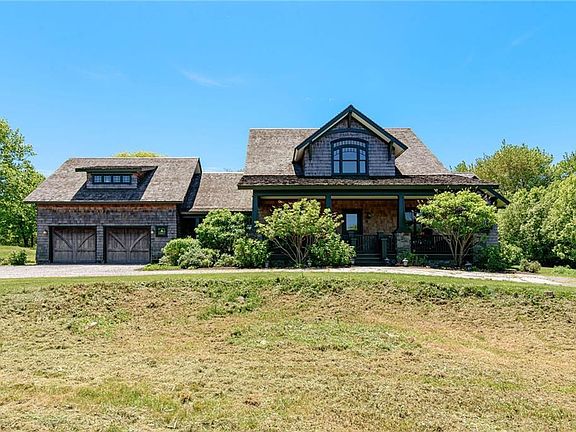 3rd image of 65 Blueberry Ln