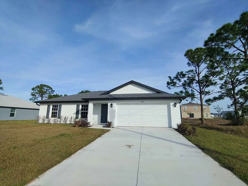 3 bed, 2.0 bath, 1800 sqft, $1,800 — Photo 1