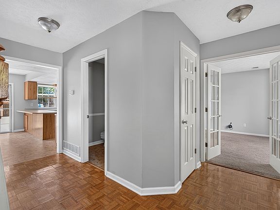 5th image of 876 Ridgebrook Rd