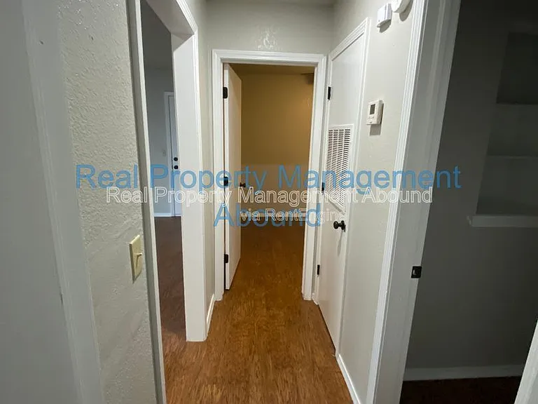 101 E Broadway St #3 — Photo 6