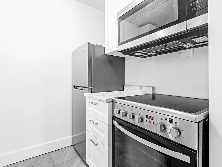 290 Nelson St — Photo 19