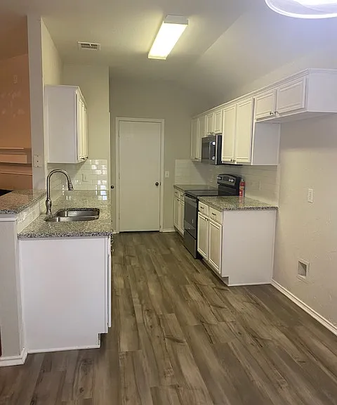 510 Clairmont St — Photo 6