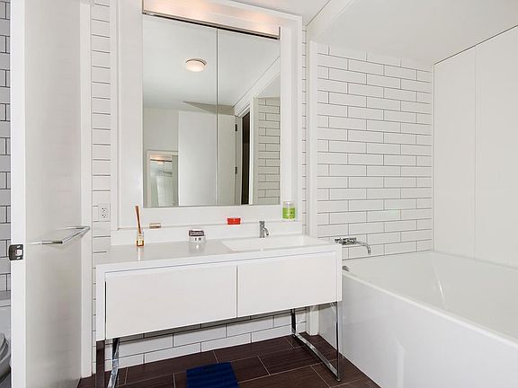 3rd image of 15 William St APT 11G