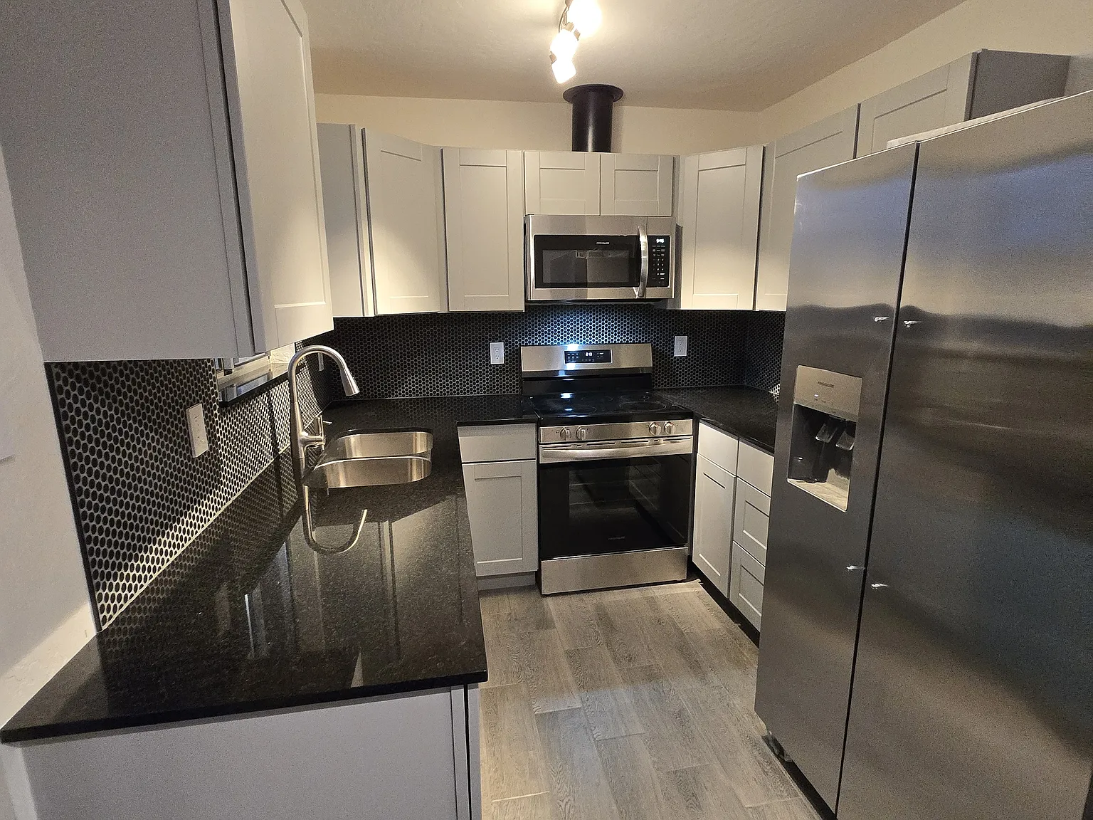 4 bed, 1600 sqft, $700 — Photo 1