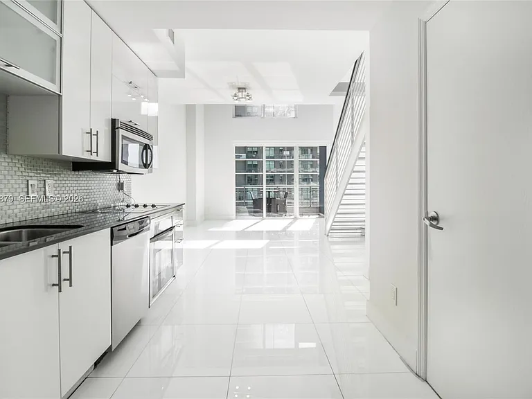 60 SW 13th St #2208 — Photo 3