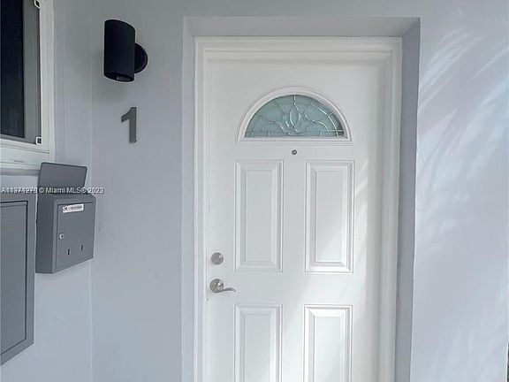 5th image of 7500 Dickens Ave #1