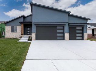 10410 W Graber Cir, Wichita, KS 67215