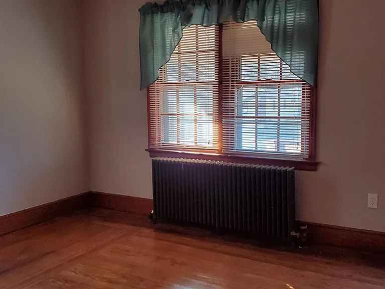 183 Laurel St — Photo 5