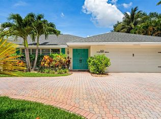 8101 W Lake Dr, Lake Clarke Shores, FL 33406
