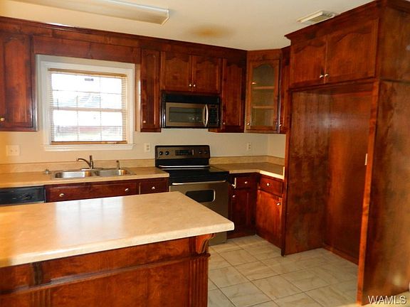 3rd image of 15049 Fairhaven Dr