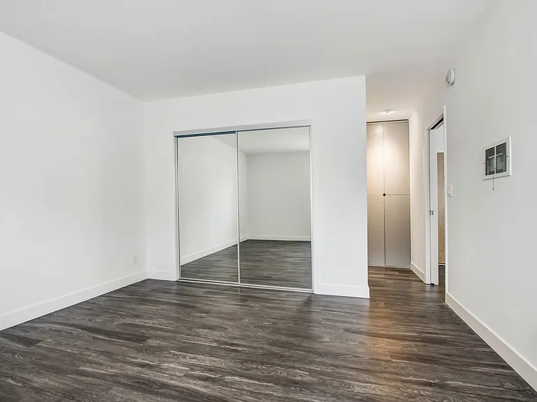 117 Pacific St. in Sant Monica - 1 block to the beach and Main St! — Photo 14