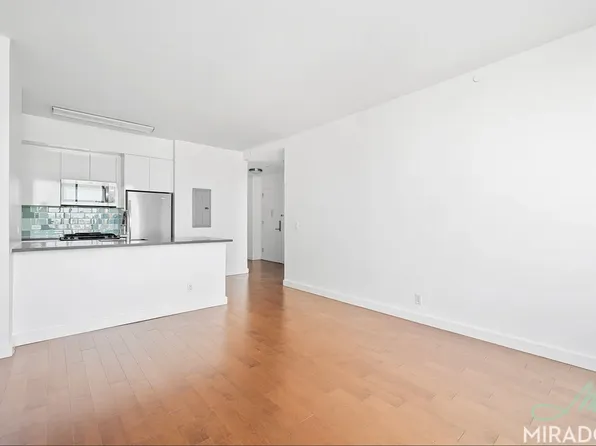 80 Dekalb Avenue image 1 of 18