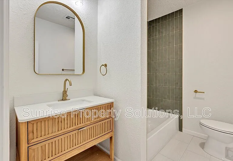 1704 NW 32nd St — Photo 11